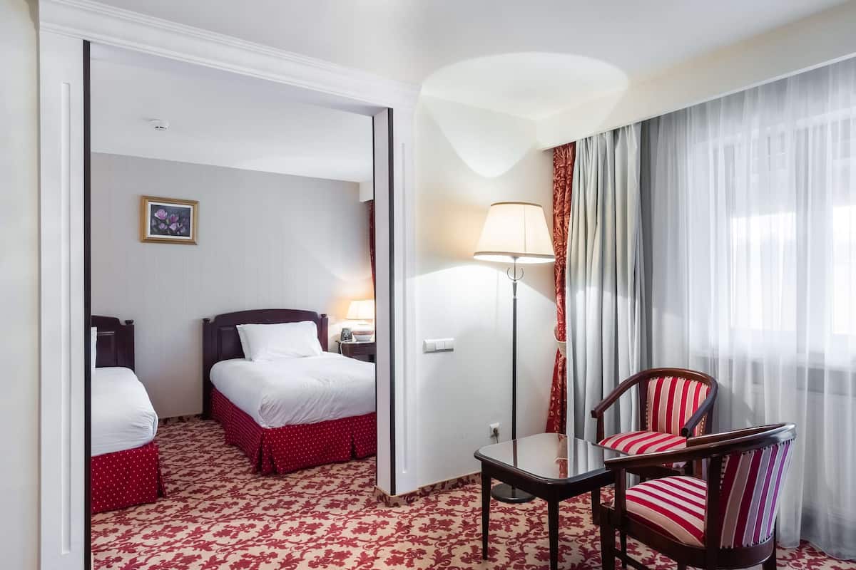 Junior Suite, 2 Single Beds | Minibar, in-room safe, soundproofing, iron/ironing board