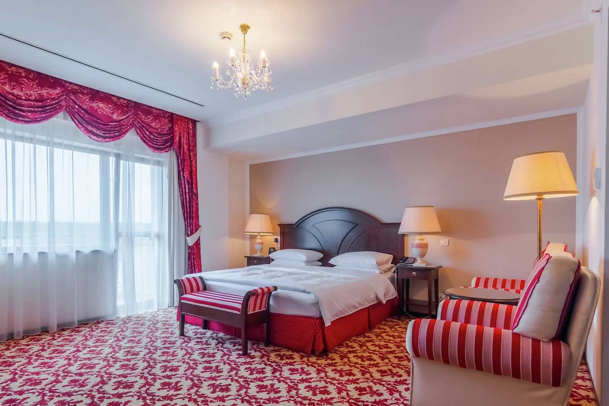 Executive Room, 1 King Bed | Living area | LCD TV