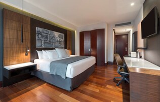 Down comforters, pillowtop beds, minibar, in-room safe