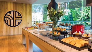 Petit déjeuner buffet servi tous les jours en supplément
