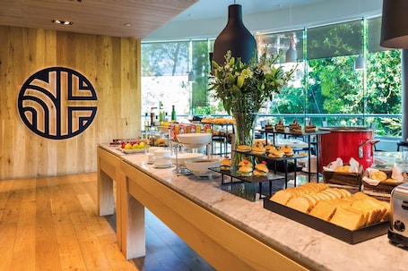 每日供应自助式早餐(需付费)