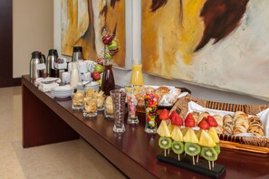 Daily buffet breakfast for a fee - NH Collection Guadalajara Providencia (Guadalajara)