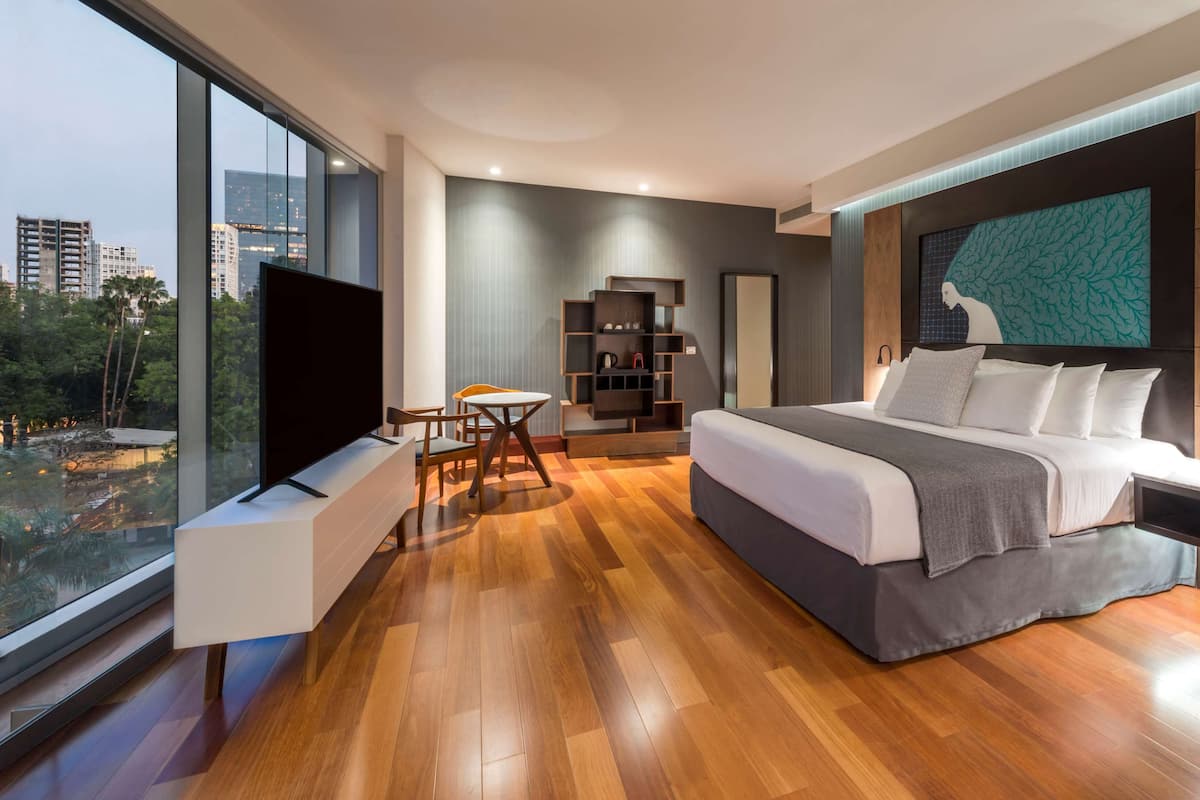 Down comforters, pillowtop beds, minibar, in-room safe