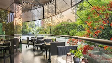 Lunch and dinner served