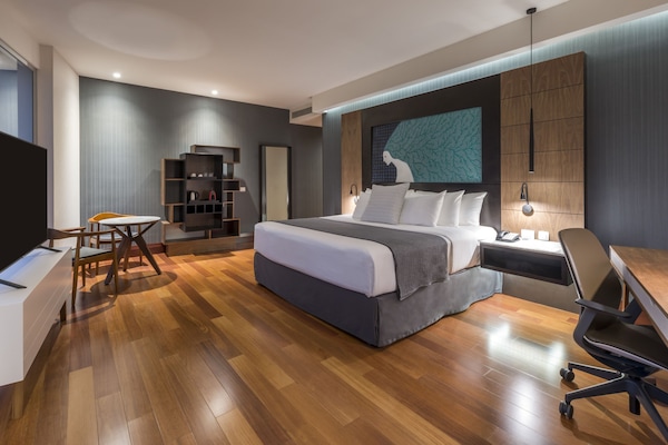 Down comforters, pillowtop beds, minibar, in-room safe