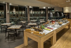 Lunch and dinner served - NH Collection Guadalajara Providencia (Guadalajara)