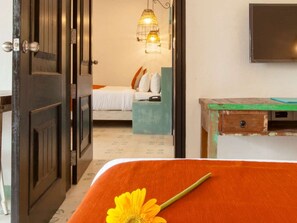 Seprai premium, selimut bulu angsa, minibar, dan brankas