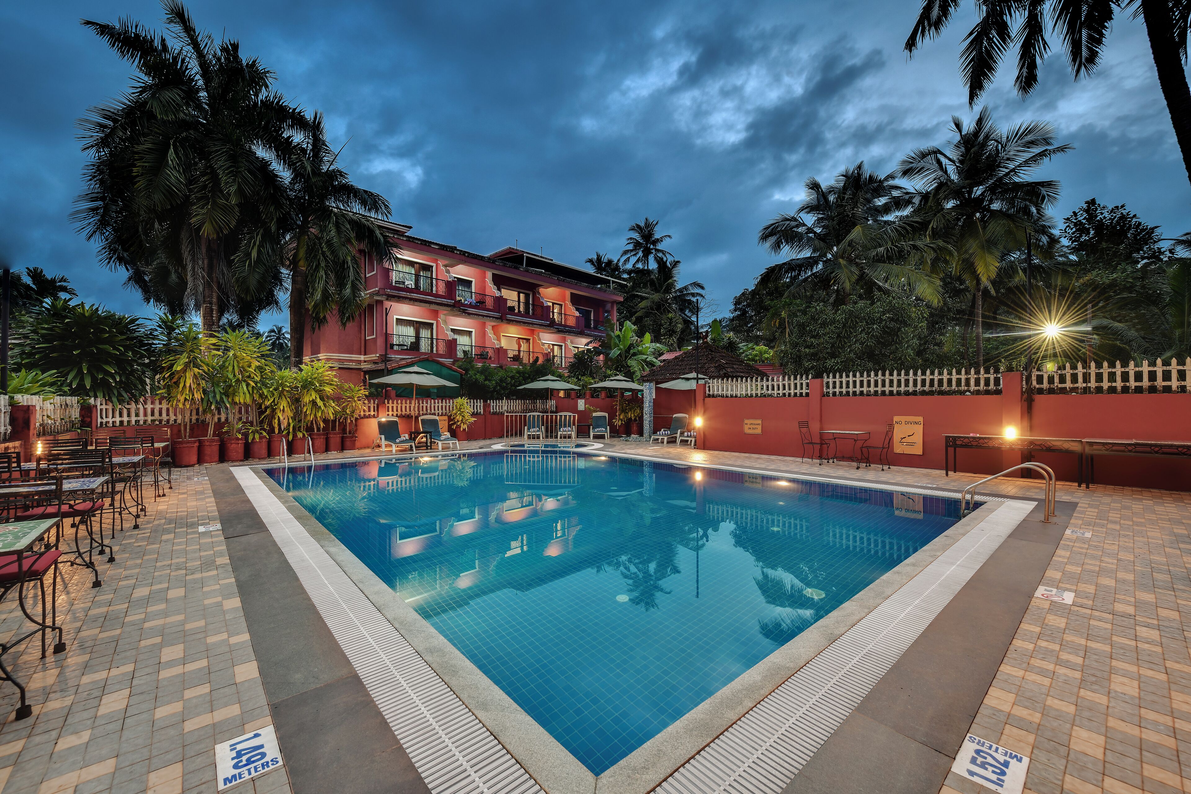 Outdoor pool, open 7:00 AM to 7:00 PM, pool umbrellas, pool loungers