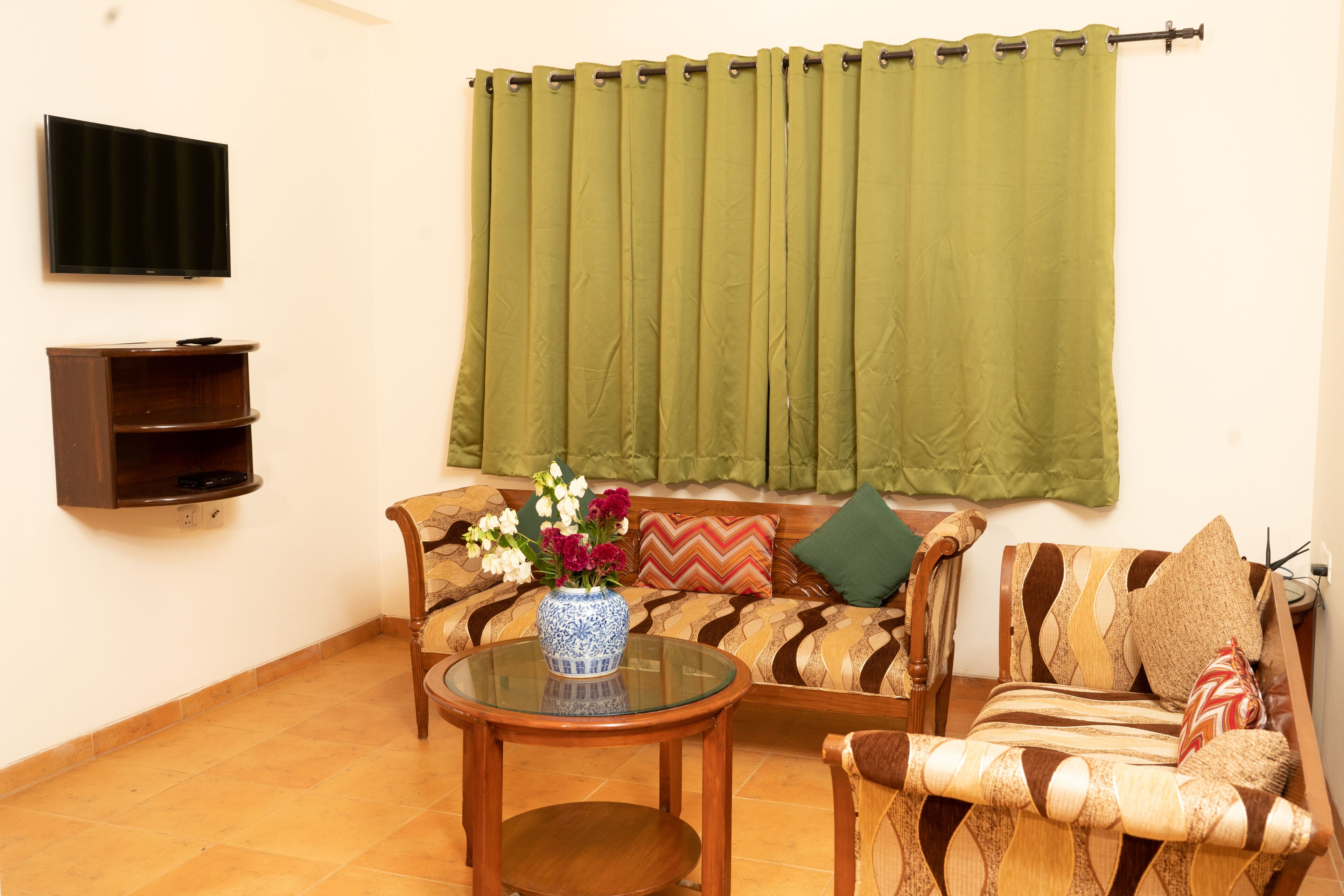 villa, 4 bedrooms | living area | 32-inch led tv with cable channels, tv