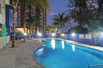 Outdoor pool, pool loungers