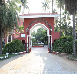 Front of property - Green Coconut Resort (Tirupporur)