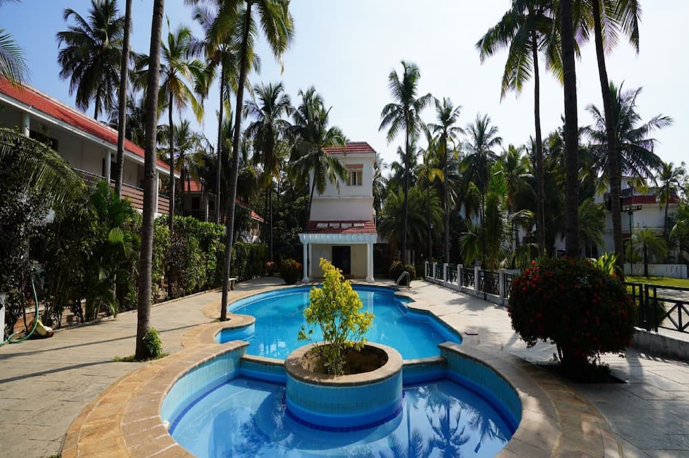 Green Coconut Resort