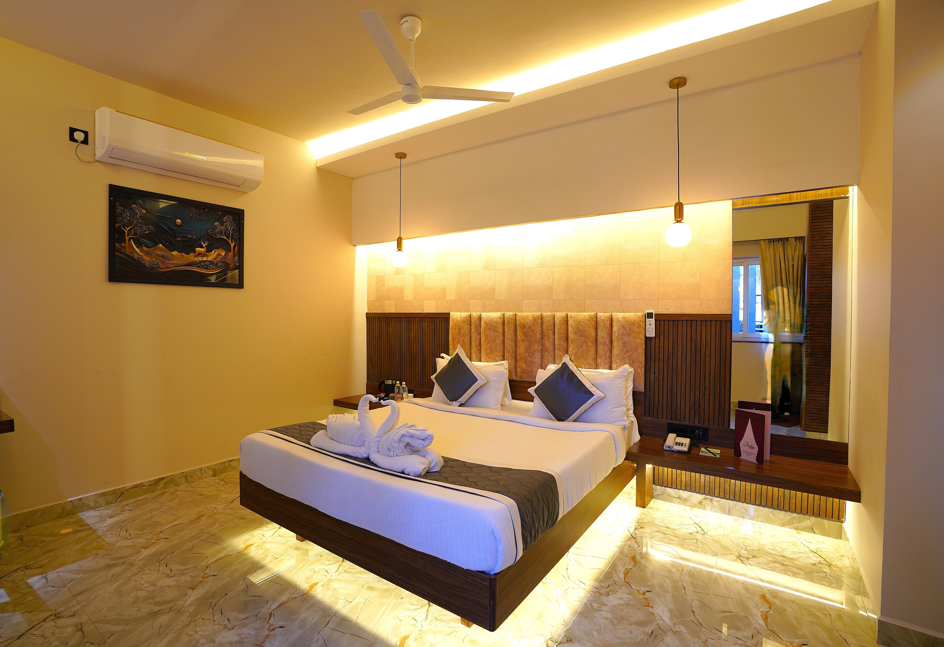 Habitación Premium, 1 cama de matrimonio grande | Escritorio, camas supletorias, ropa de cama