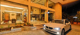 The Hotel Royal Plaza