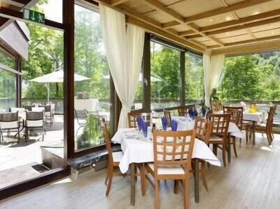 Europark Hotel International