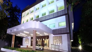 A modern hotel with a covered entrance, a car parked in front, and a "No Parking" sign. - Hotel Abu Palace - Chennai (Chennai)
