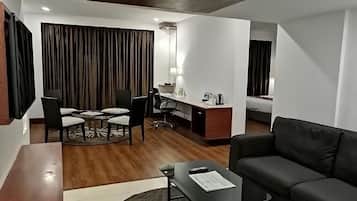 Egyptian cotton sheets, premium bedding, in-room safe