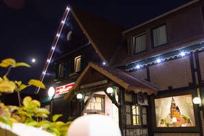 Front of property - evening/night - Hotel Kaiserquelle (Salzgitter)