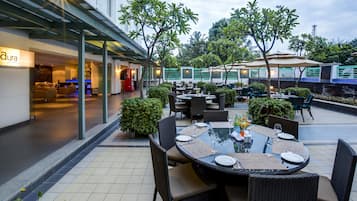 Club Double Room | Restaurant