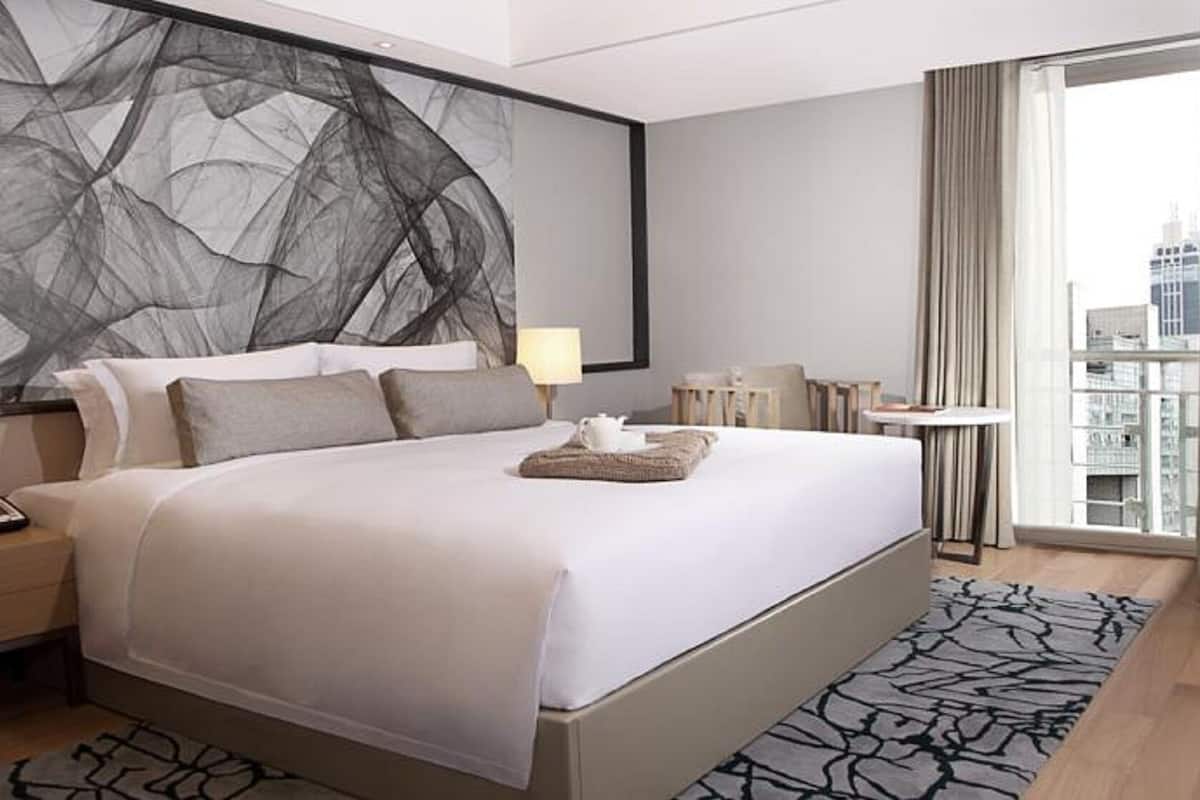 Premium bedding, in-room safe, desk, blackout curtains