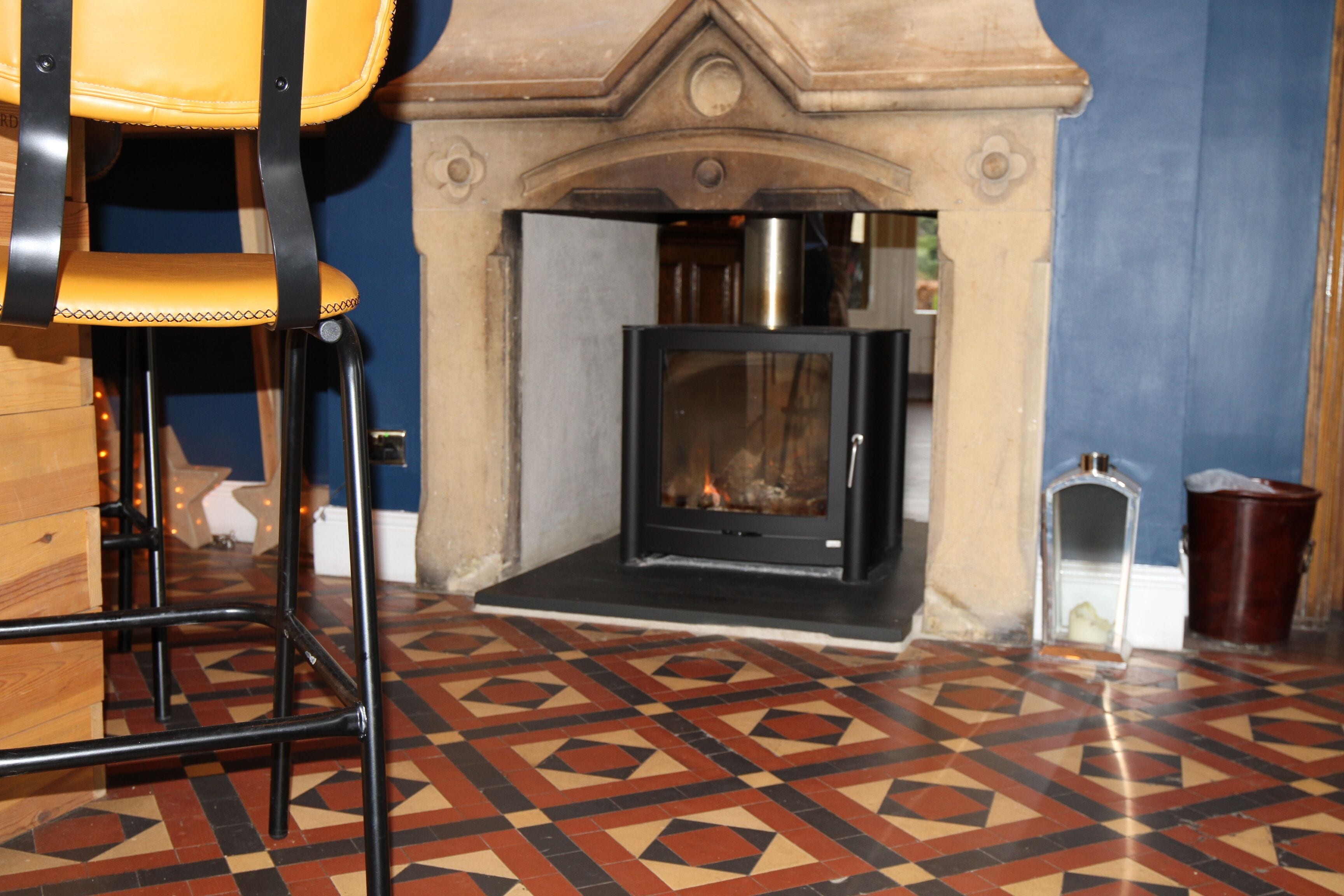 2 restaurants, breakfast, lunch, dinner served; british cuisine