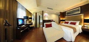 In-room safe, iron/ironing board, bed sheets - Grand Borneo Hotel (Kota Kinabalu)