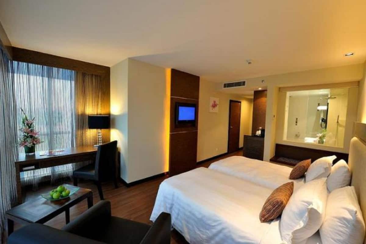 In-room safe, iron/ironing board, bed sheets