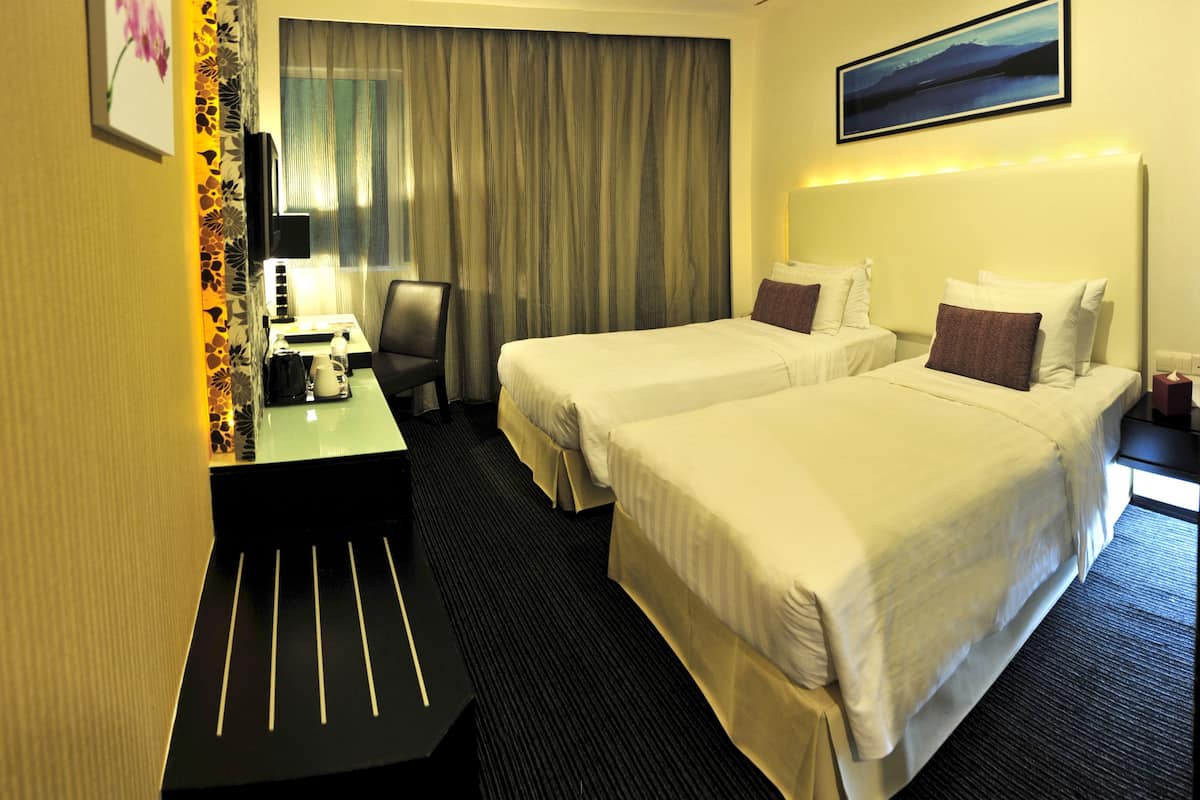 Gallery Twin Room (Internal Window) | In-room safe, iron/ironing board, bed sheets