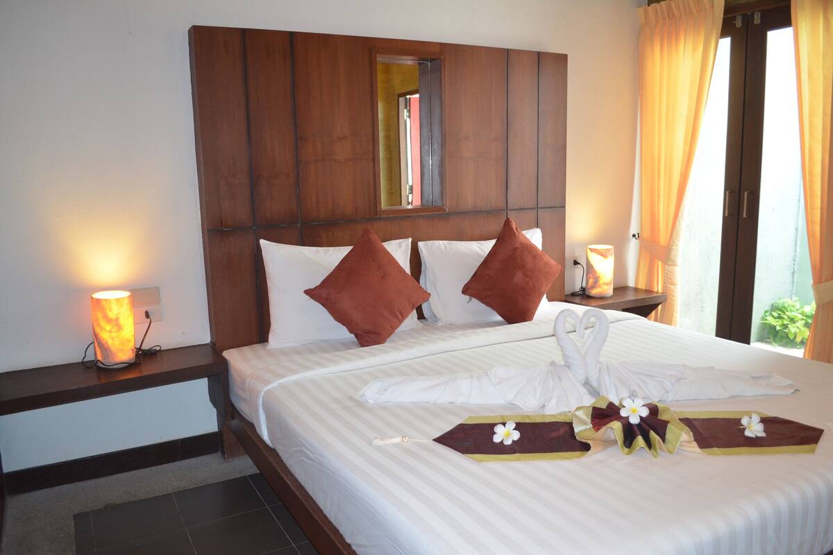Ropa de cama de alta calidad y minibar 