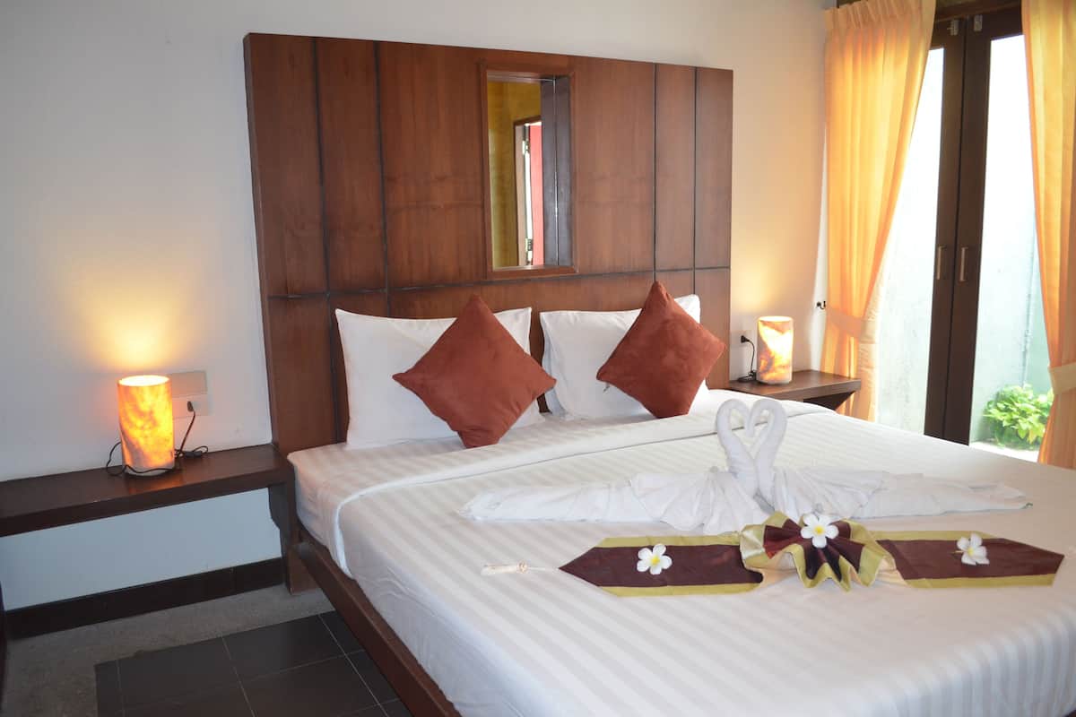 Premium bedding, minibar, in-room safe, desk