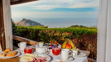 Petit déjeuner préparé à la commande compris tous les jours