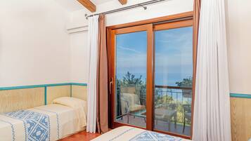 Kolmen hengen superior-huone | Italialaiset Frette-lakanat, ylelliset vuodevaatteet