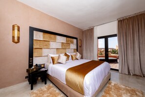 Presidential Suite | Egyptian cotton sheets, premium bedding, down duvets, Tempur-Pedic beds - Oscar Hotel by Atlas Studios (Ouarzazate)