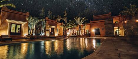 Outdoor pool, pool loungers