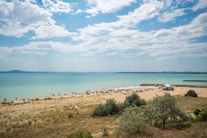 Beach nearby, white sand, sun-loungers, beach umbrellas