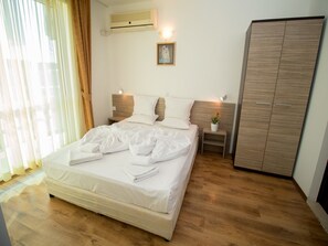 1 bedroom, blackout curtains, iron/ironing board, free cots/infant beds