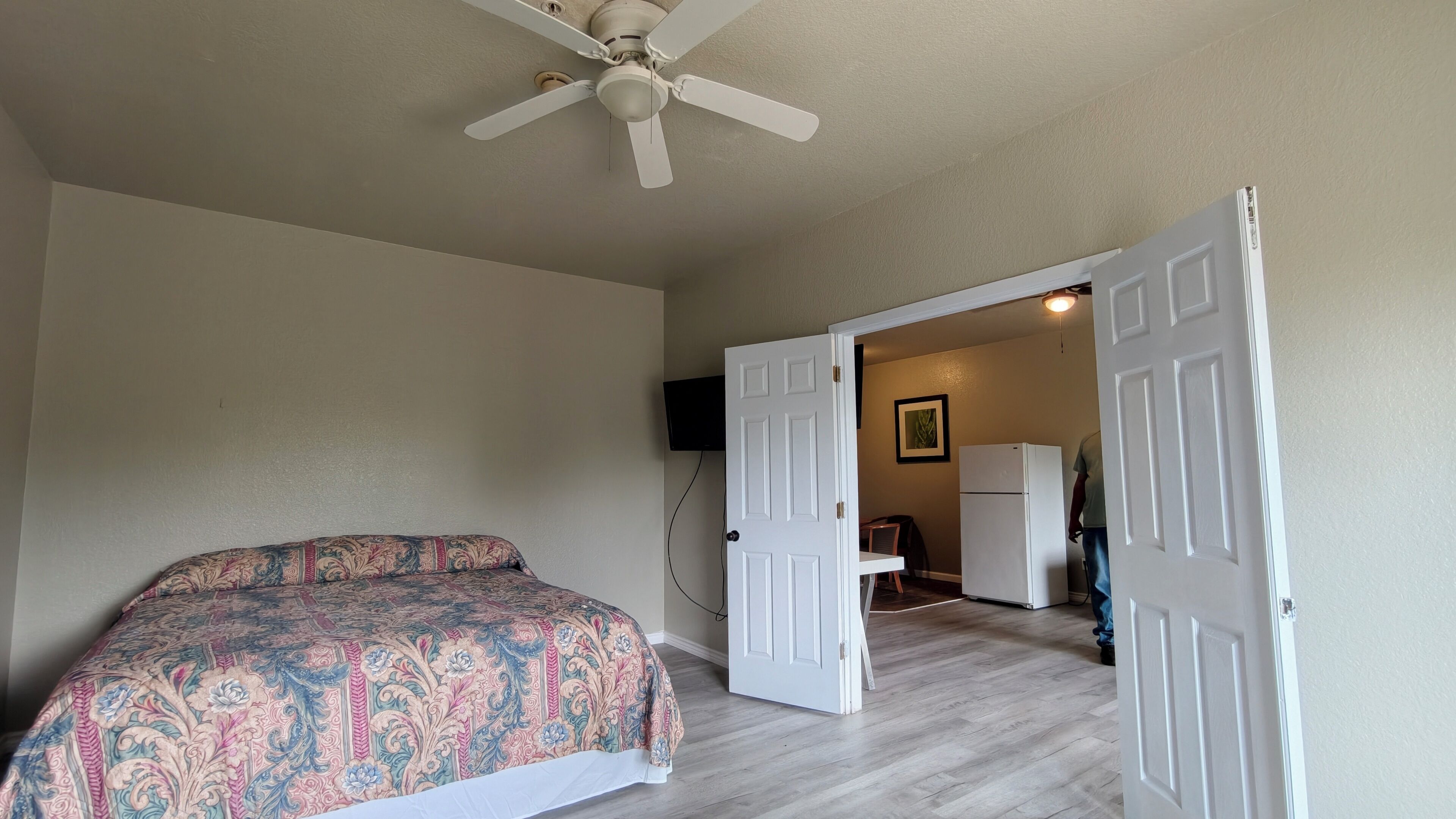 Apartment, 1 Bedroom | Desk, laptop workspace, blackout drapes, free WiFi