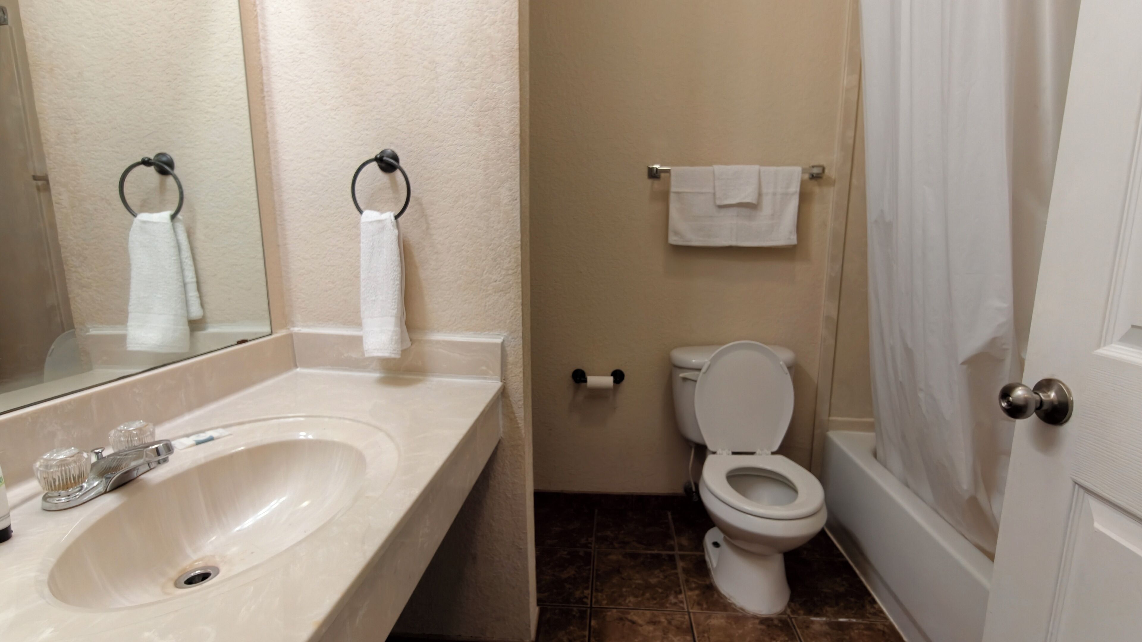 Room, 1 King Bed | Bathroom