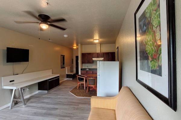 Apartment, 1 Bedroom | Rollaway beds (free), WiFi (free), bed sheets