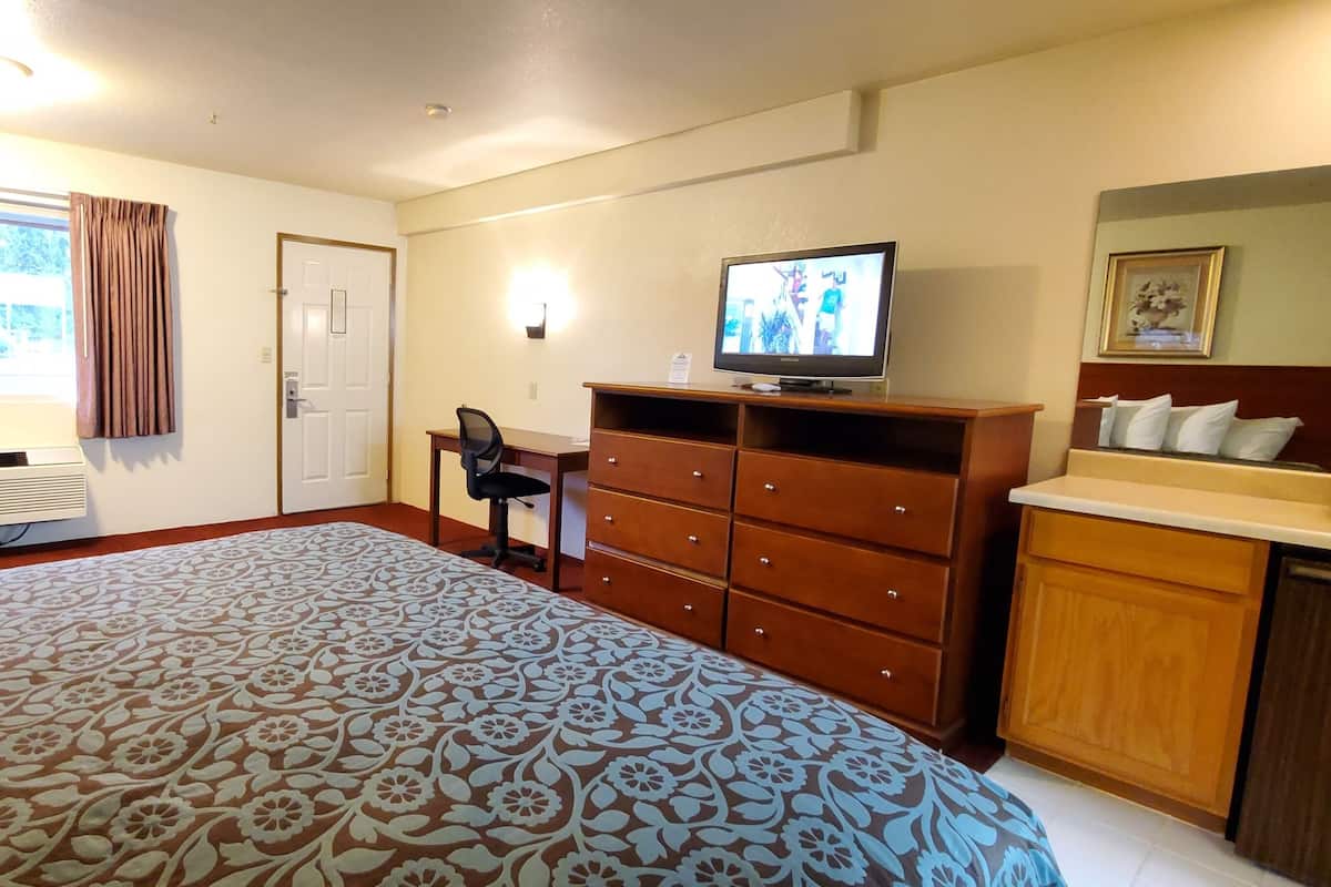 Suite estudio ejecutiva, 1 cama King size y sofá cama, para no fumadores | 1 habitación, escritorio y espacio para trabajar con laptop