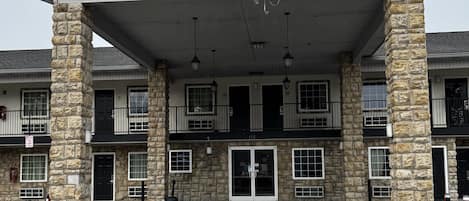 Façana frontal de l'allotjament