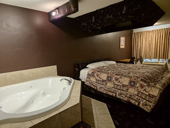 Room, 1 King Bed, Non Smoking (Jetted Tub) | Desk, iron/ironing board, free WiFi, bed sheets