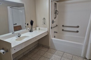 Standard Room, 1 King Bed, Accessible, Non Smoking | Bathroom | Free toiletries, towels - General Bragg Inn & Suites Chickamauga (Chickamauga)