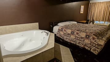 Zimmer, 1Â King-Bett, Nichtraucher (Jetted Tub) | Whirlwanne