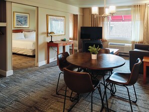 Signature Room, 1 King Bed with Sofa bed | Living room | 50-inch Smart TV with cable channels - La Residence Suite Hotel (Bellevue)