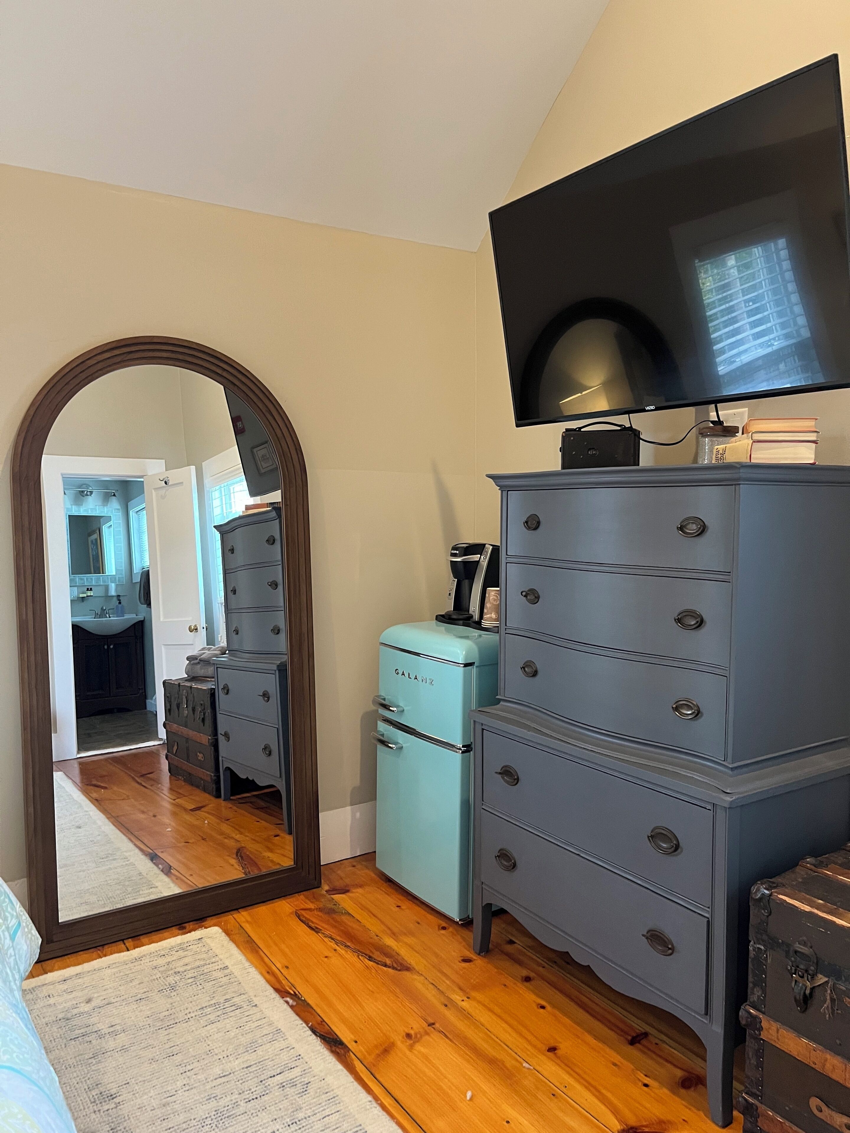 premier room | 1 bedroom, in-room safe, individually decorated, individually furnished