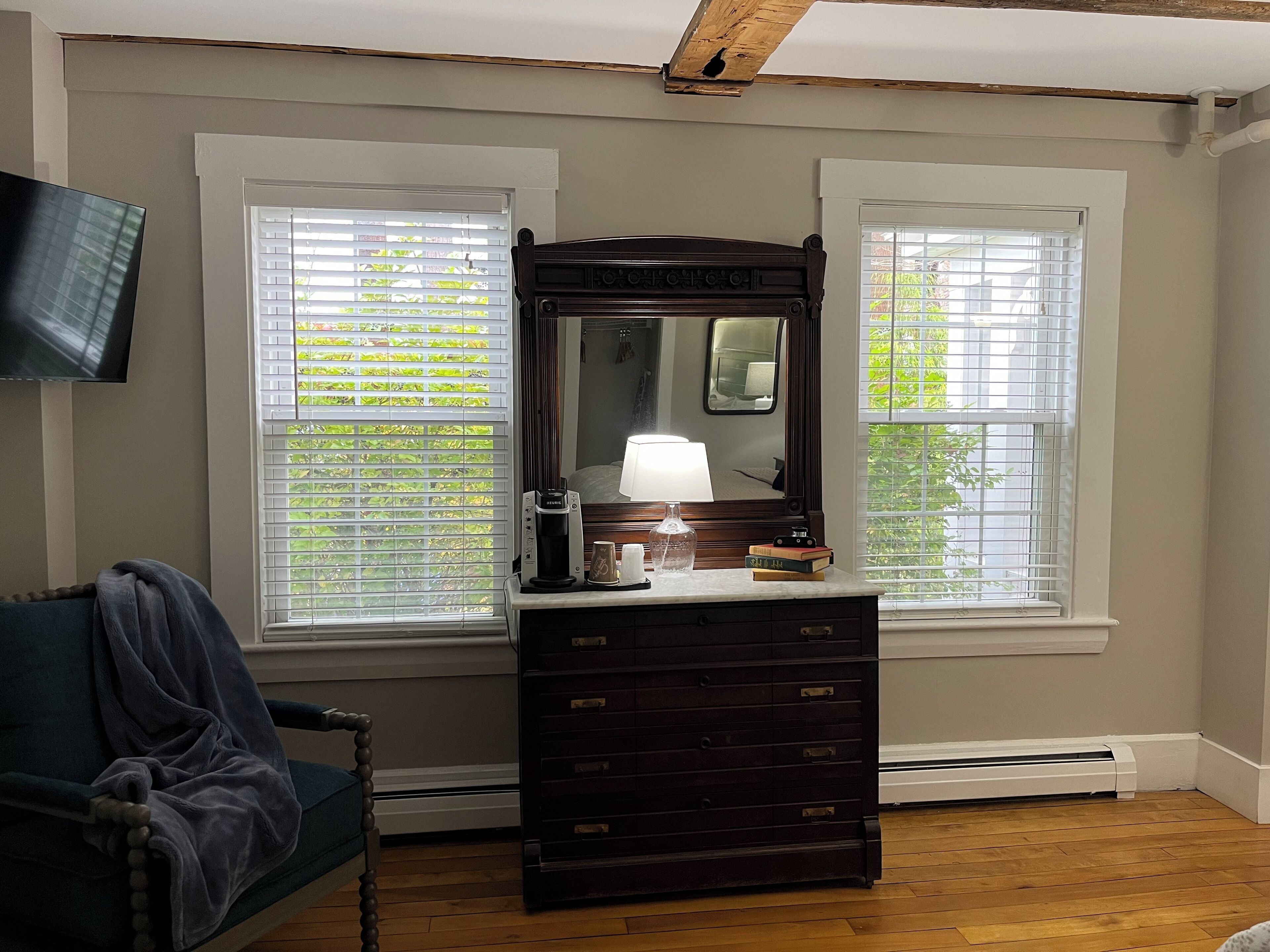 deluxe room | 1 bedroom, in-room safe, individually decorated, individually furnished