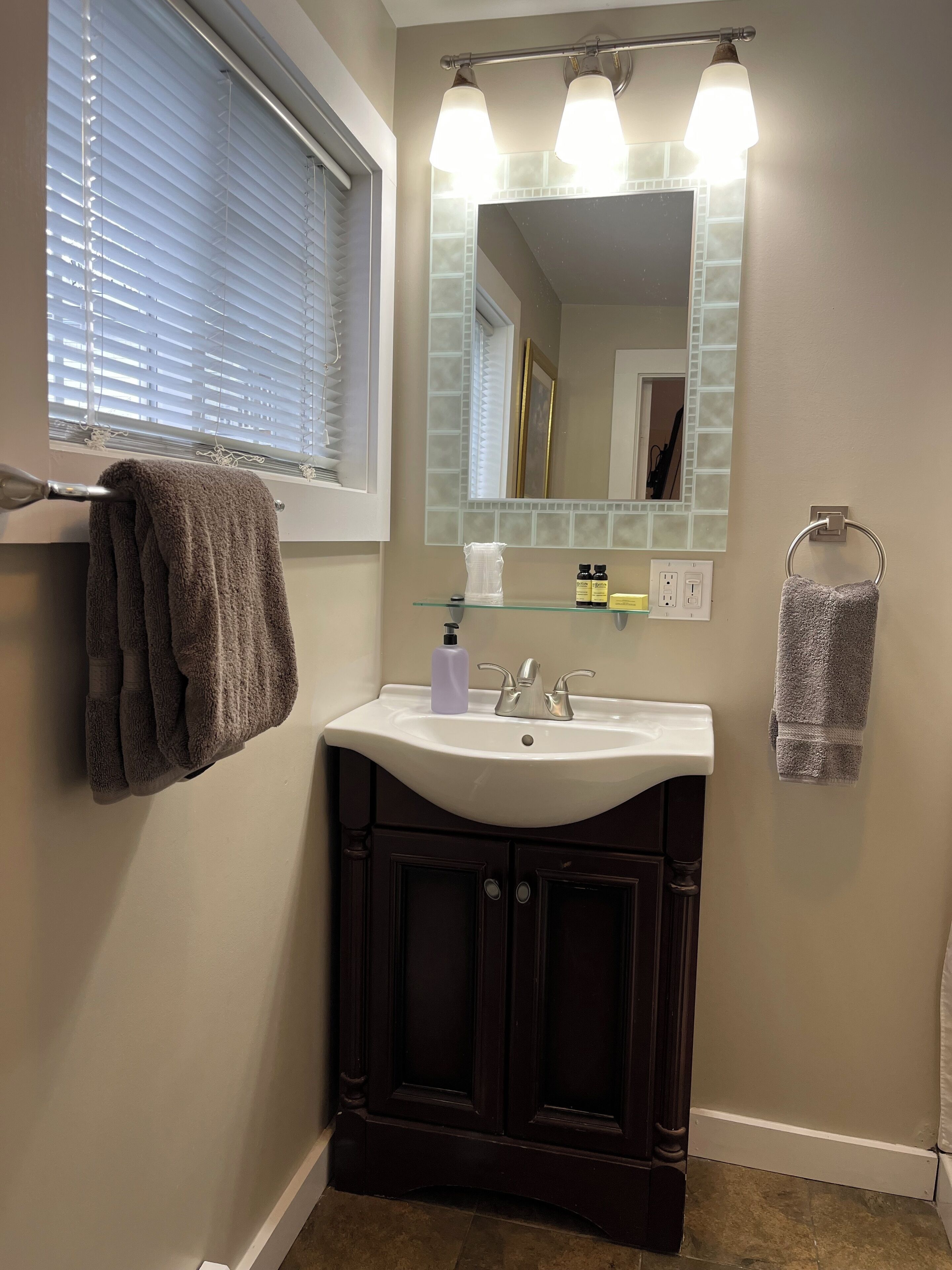 premier room | bathroom | free toiletries, hair dryer, towels, shampoo