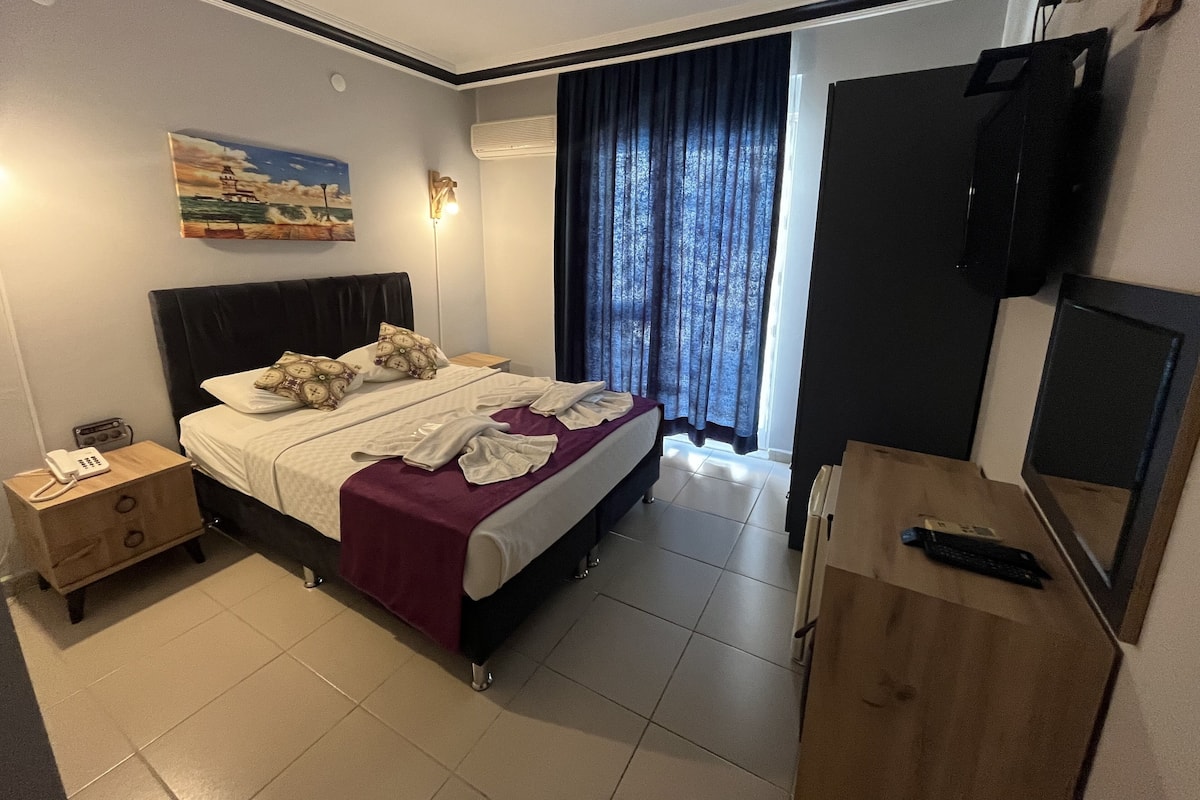 Double or Twin Room | Premium bedding, pillow-top beds, minibar, in-room safe