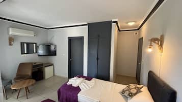 Ropa de cama de alta calidad, colchones con pillow-top y minibar